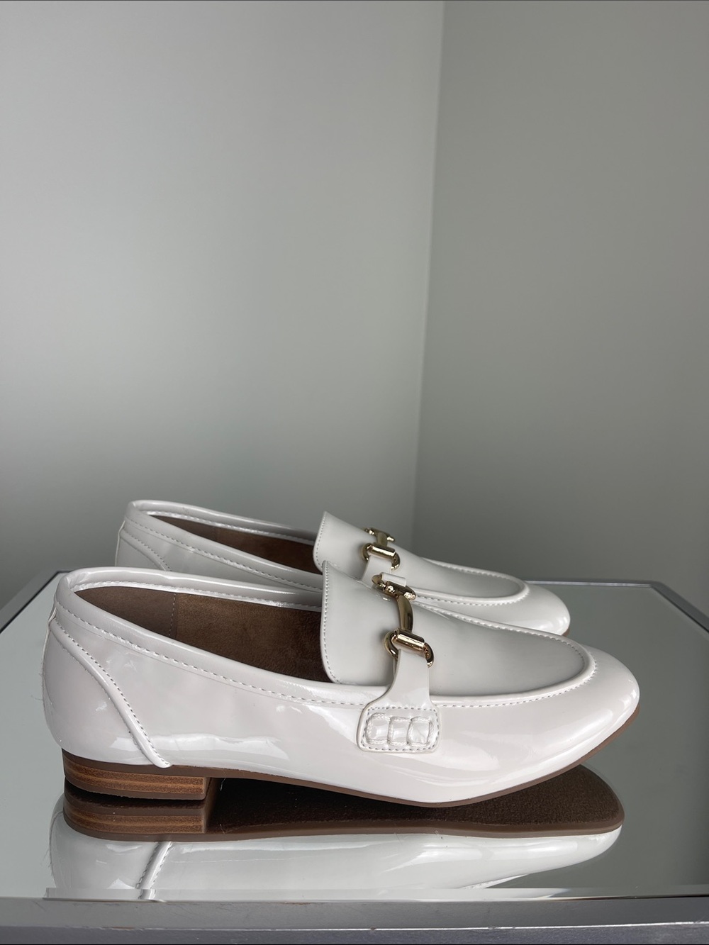 Cushionaire White Patent Loafers Memory Foam Gold Hardware Like New